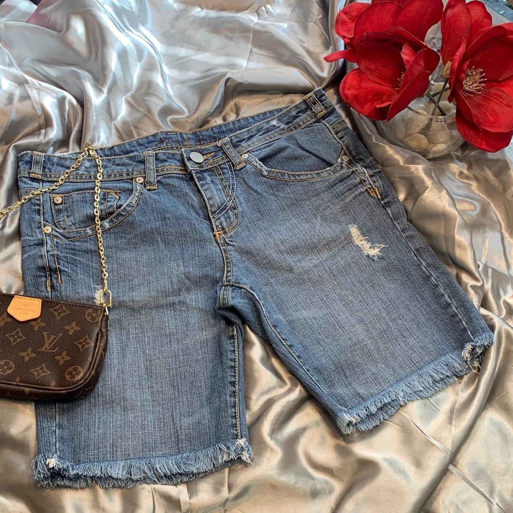 🌹VINTAGE Miss Bisou • Blue Frayed Hem Jean Bermuda Shorts • EUC • Low Rise 90’s